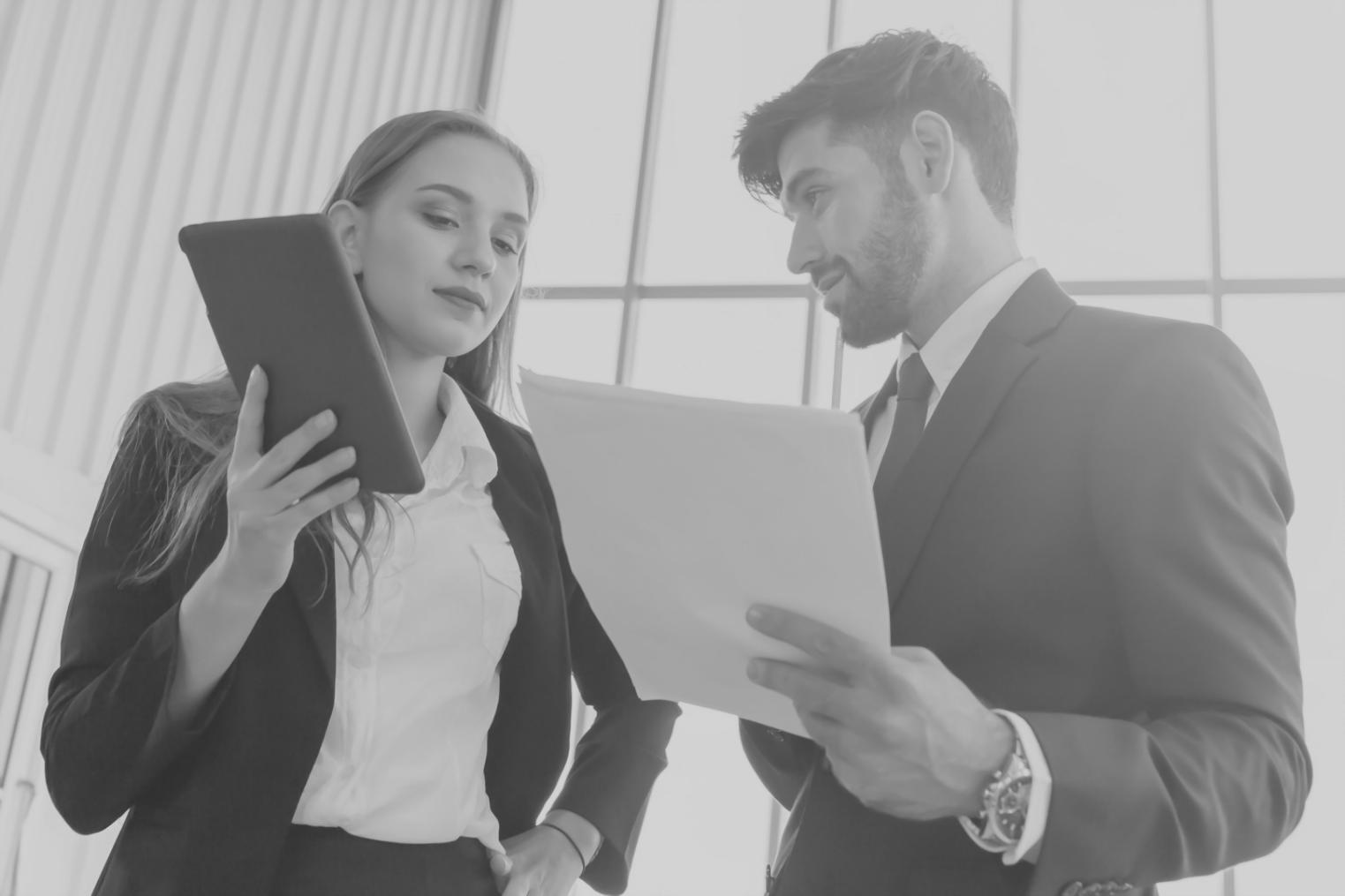 Grupo de personas participando en sesión de aprendizaje colaborativo